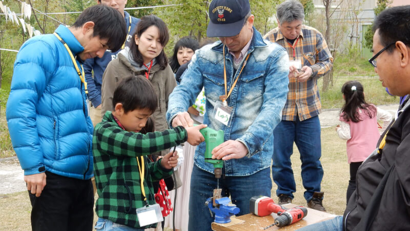 making bird call